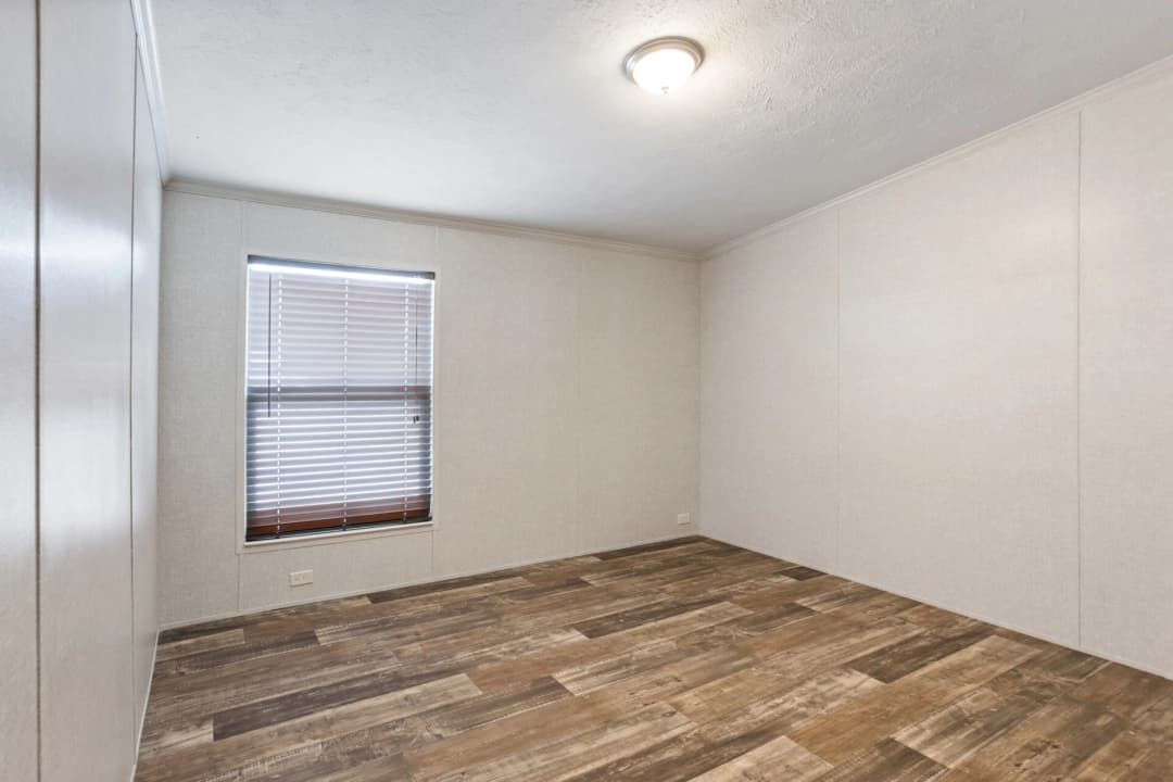 Heritage h-3272-43a bedroom home features