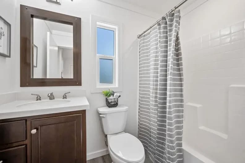 Gs 9904 a bathroom home features