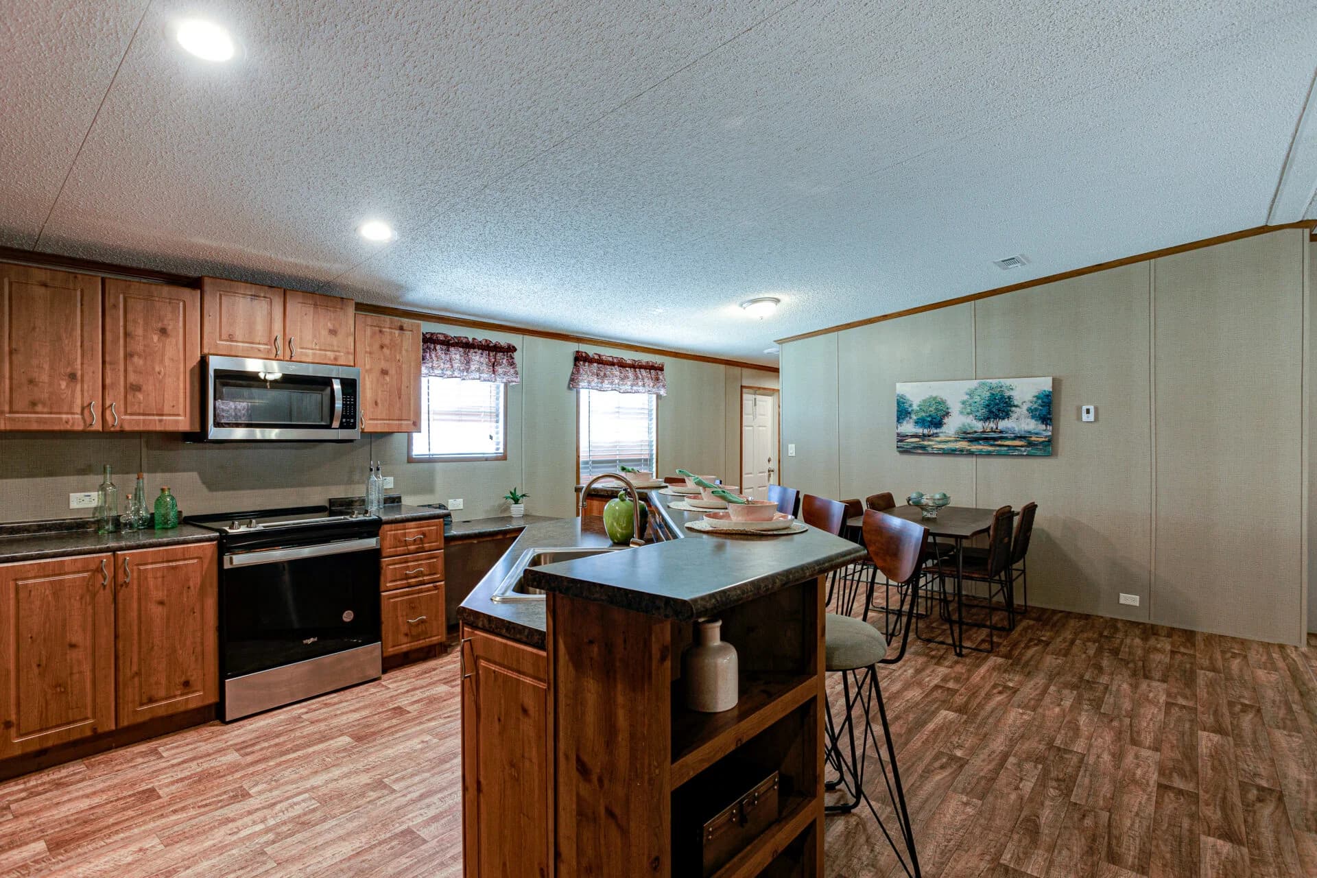 Heritage h-3256-42a kitchen home features