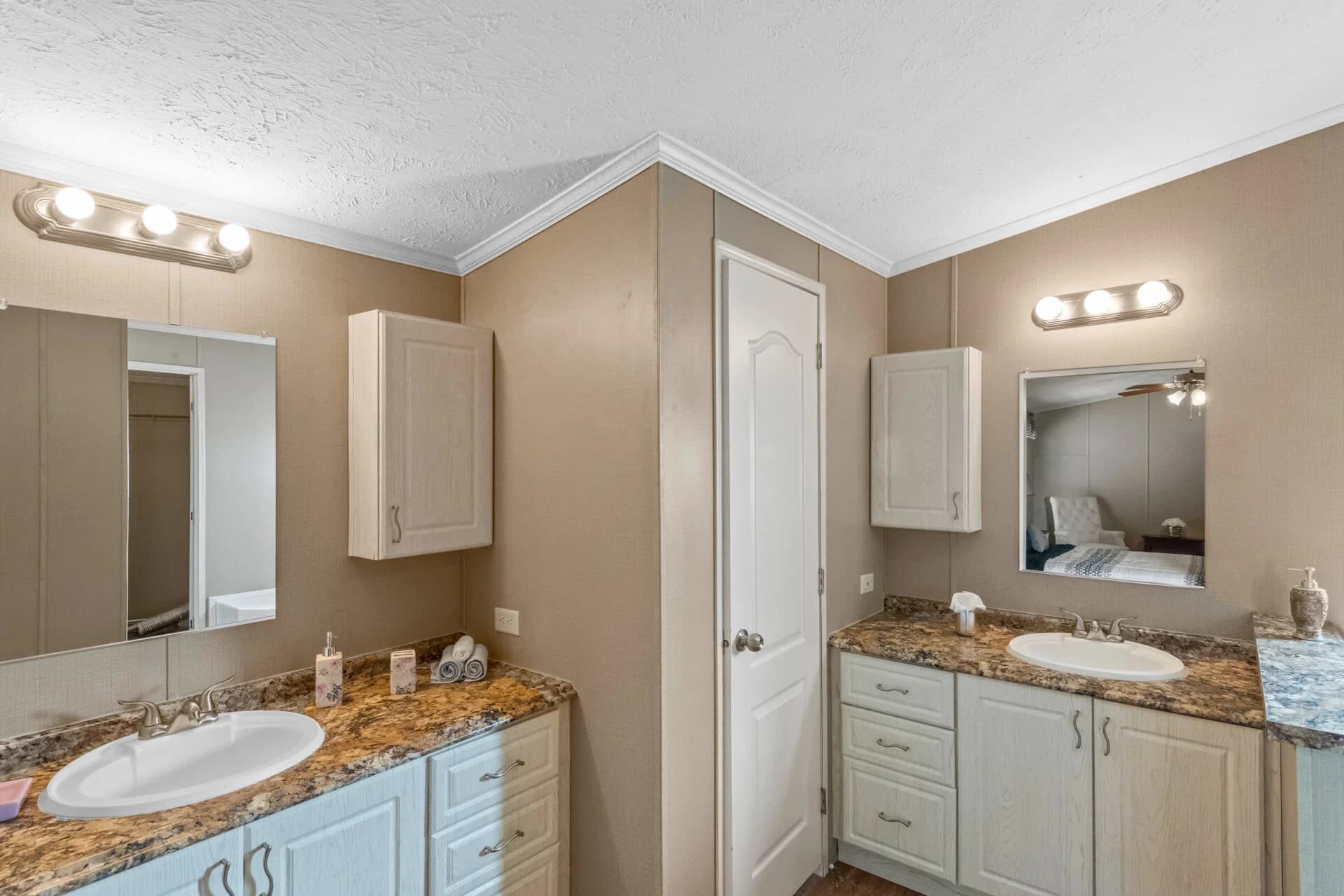 Classic c-1880-32f bathroom home features