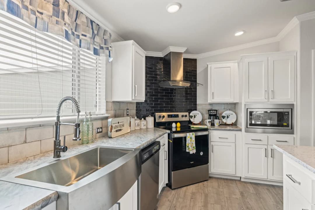 La belle 41764d kitchen home features