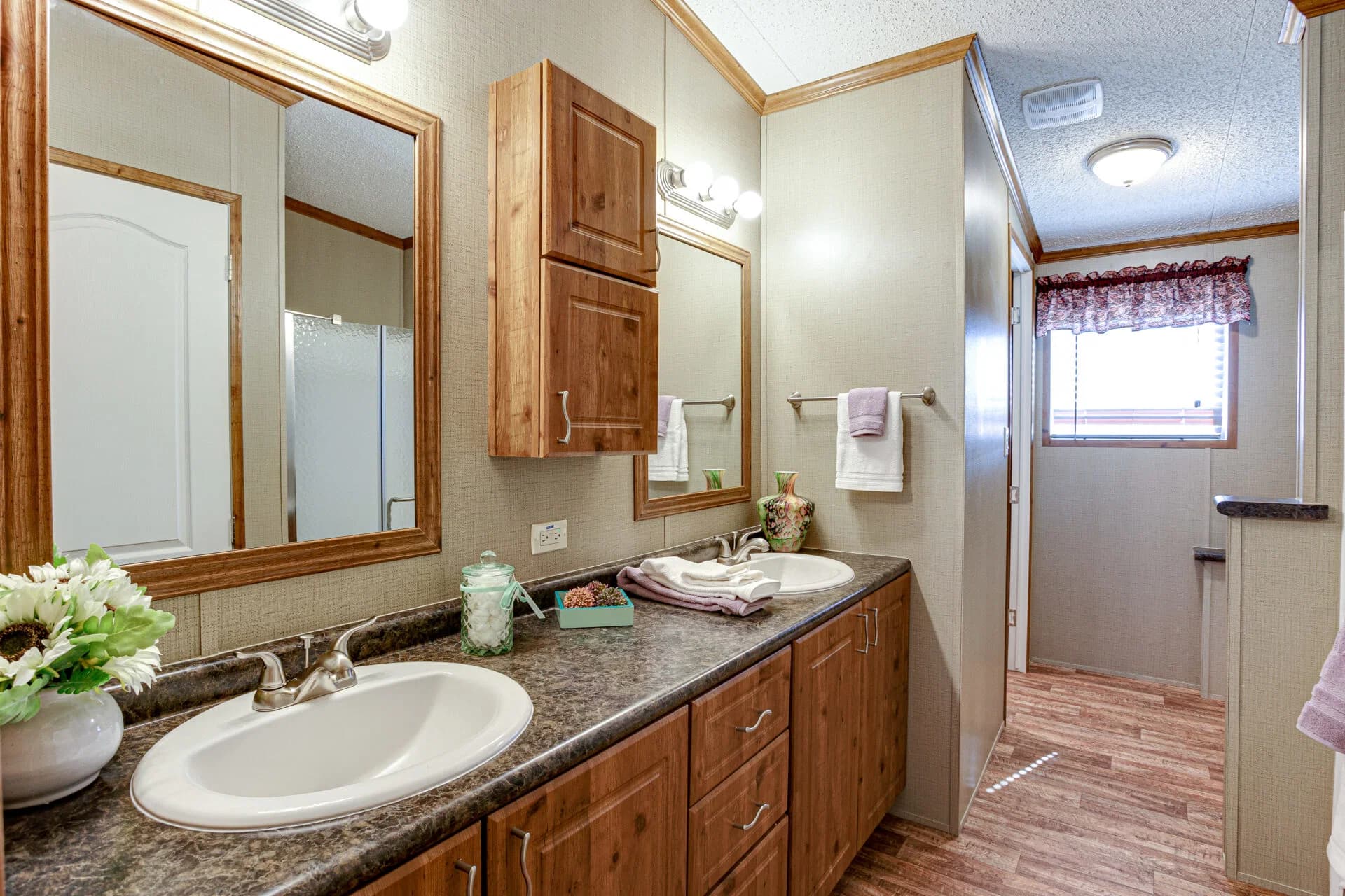 Heritage h-3256-42a bathroom home features