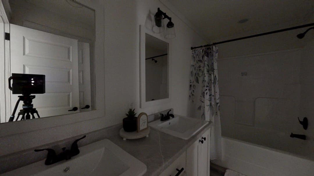 The king david 76 bathroom home features