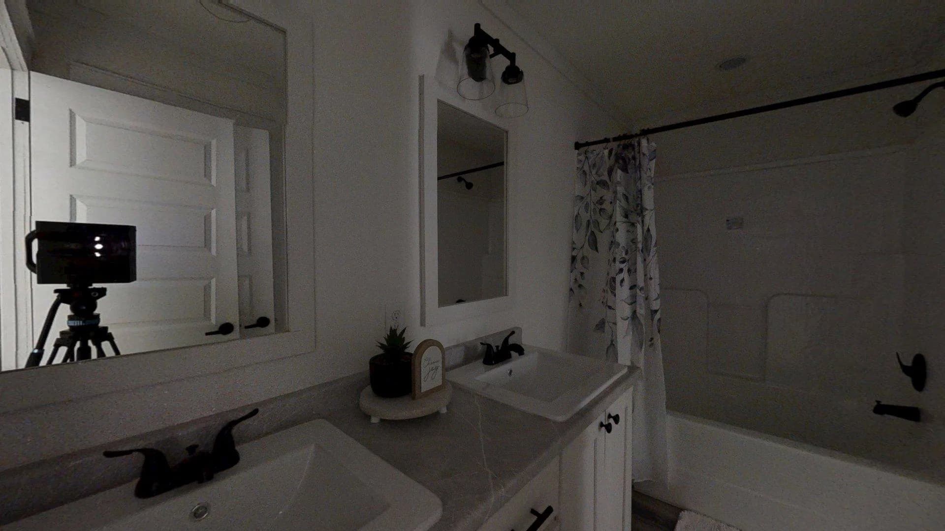 The king david 76 bathroom home features