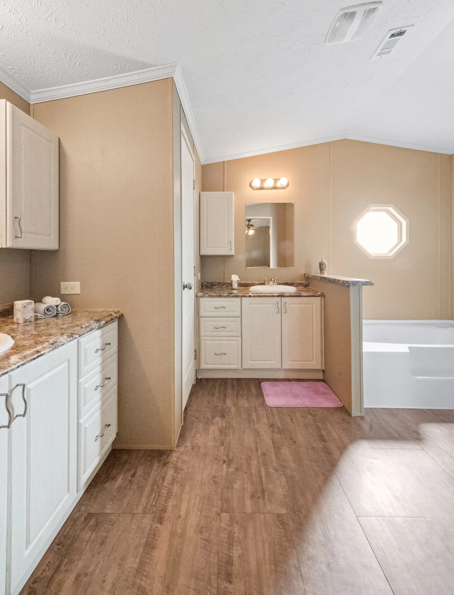 Classic c-1880-32f bathroom home features