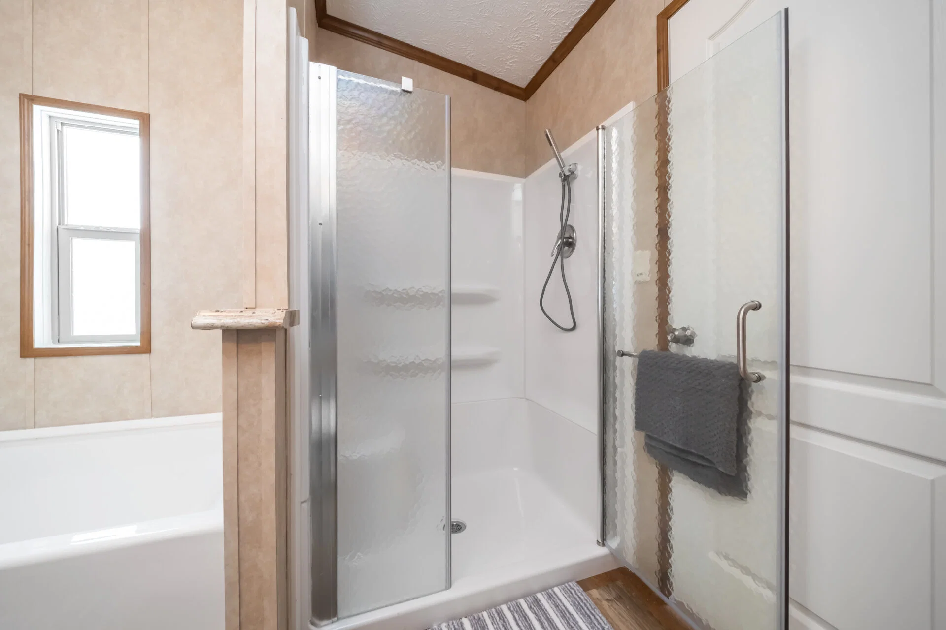 Classic c-3248-32b bathroom home features