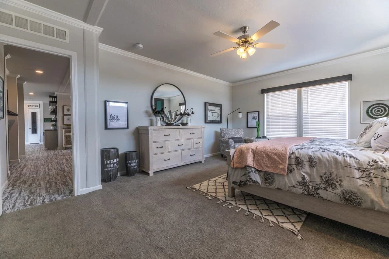 Vintage farmhouse 32643c bedroom home features