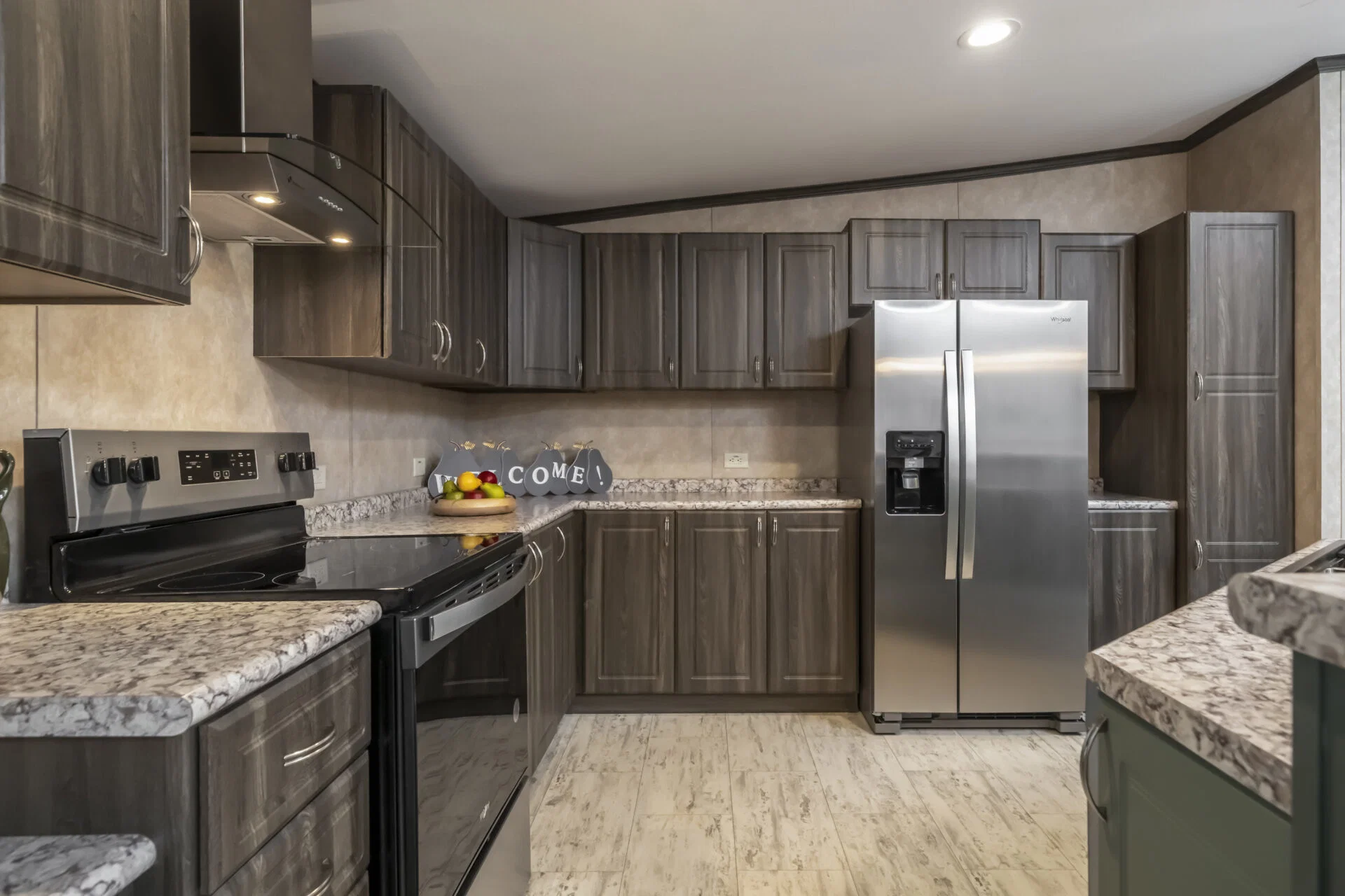 Classic c-3256-42b kitchen home features