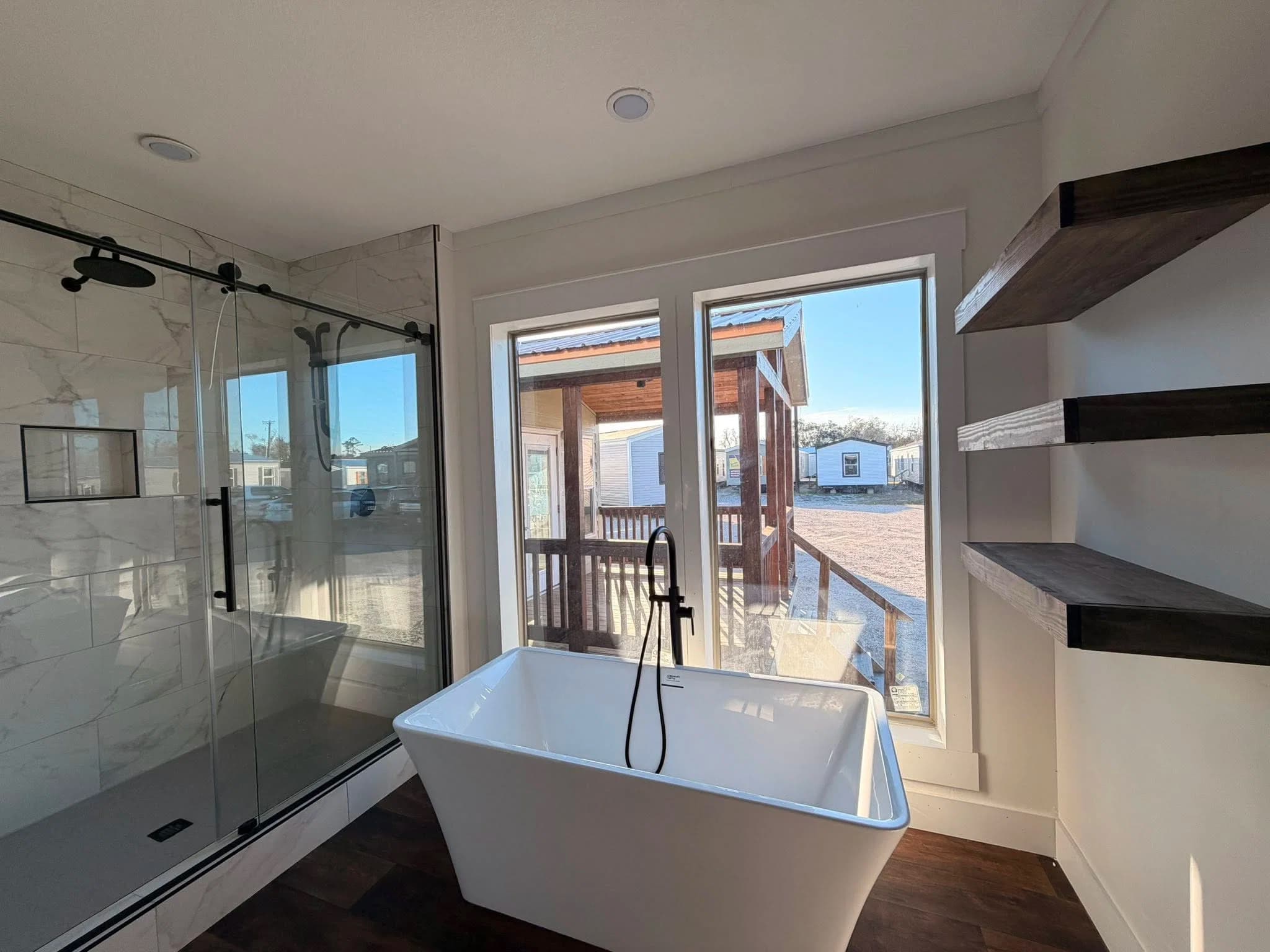 The king david 64 bathroom home features