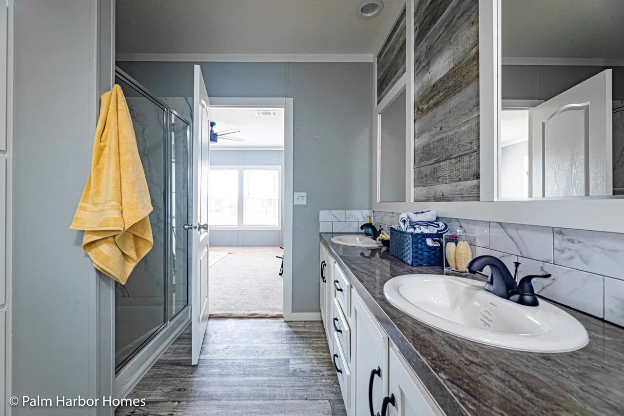 Fantasy island 28543f bathroom home features
