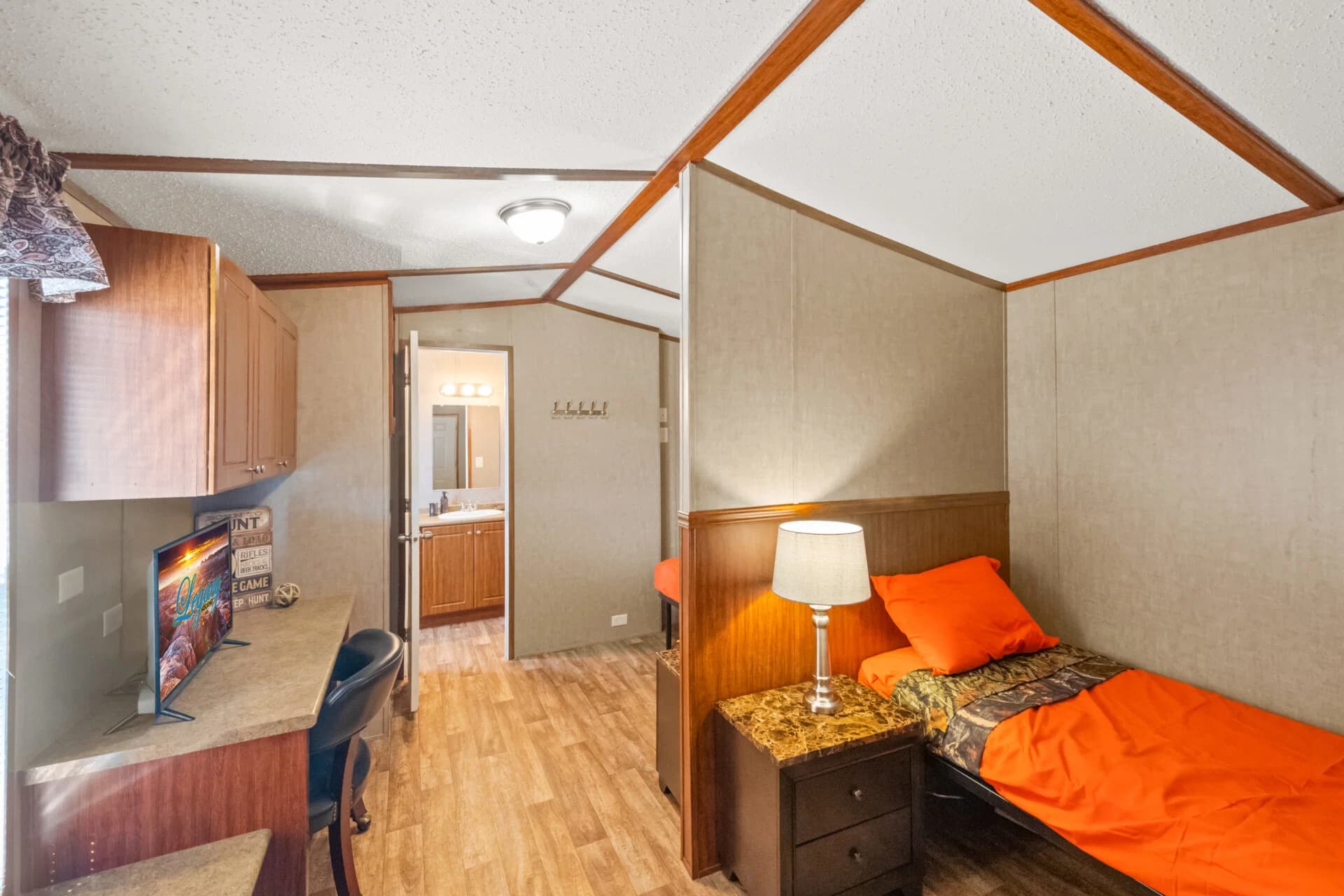 Select s-1234-32a bedroom home features