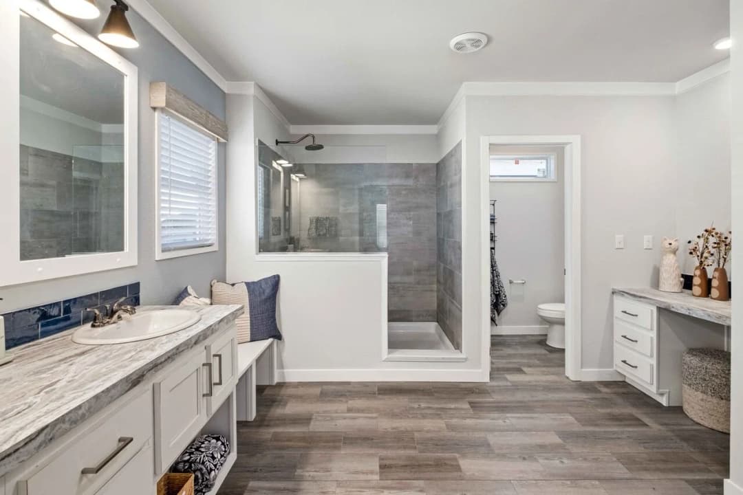 Belterra 32603b bathroom home features