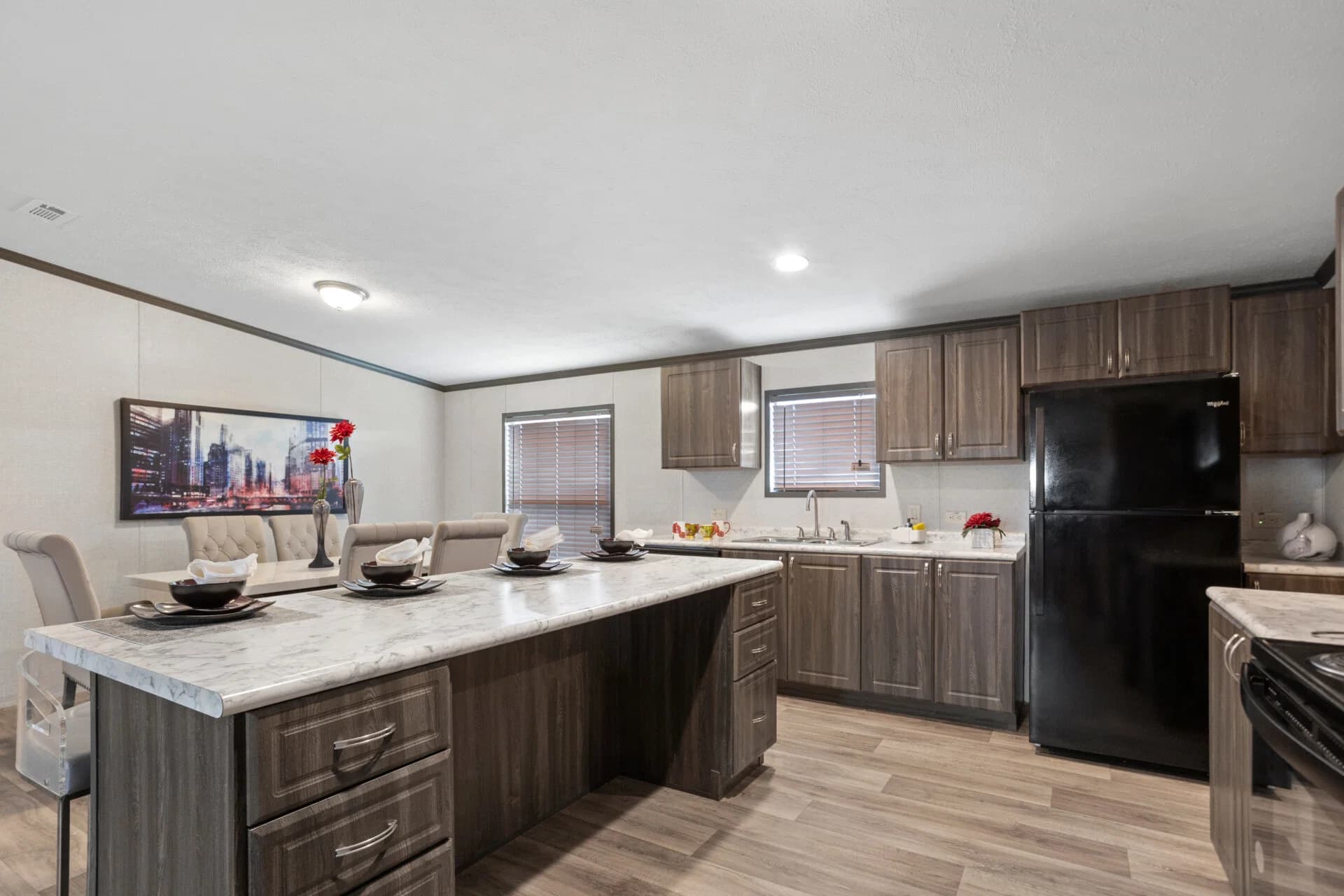 Classic c-3252-32d kitchen home features