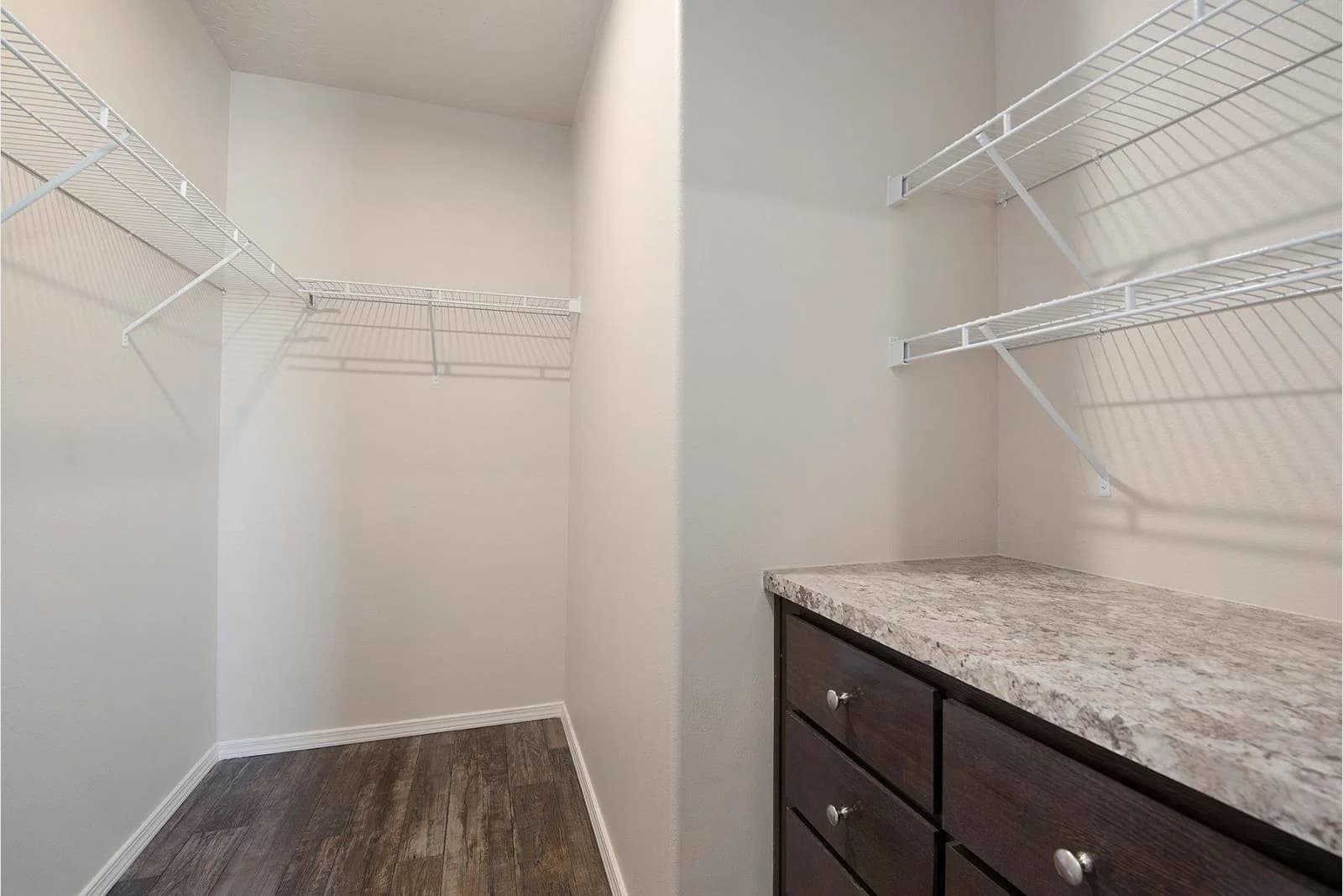Dreamworks dw4483b interior home features