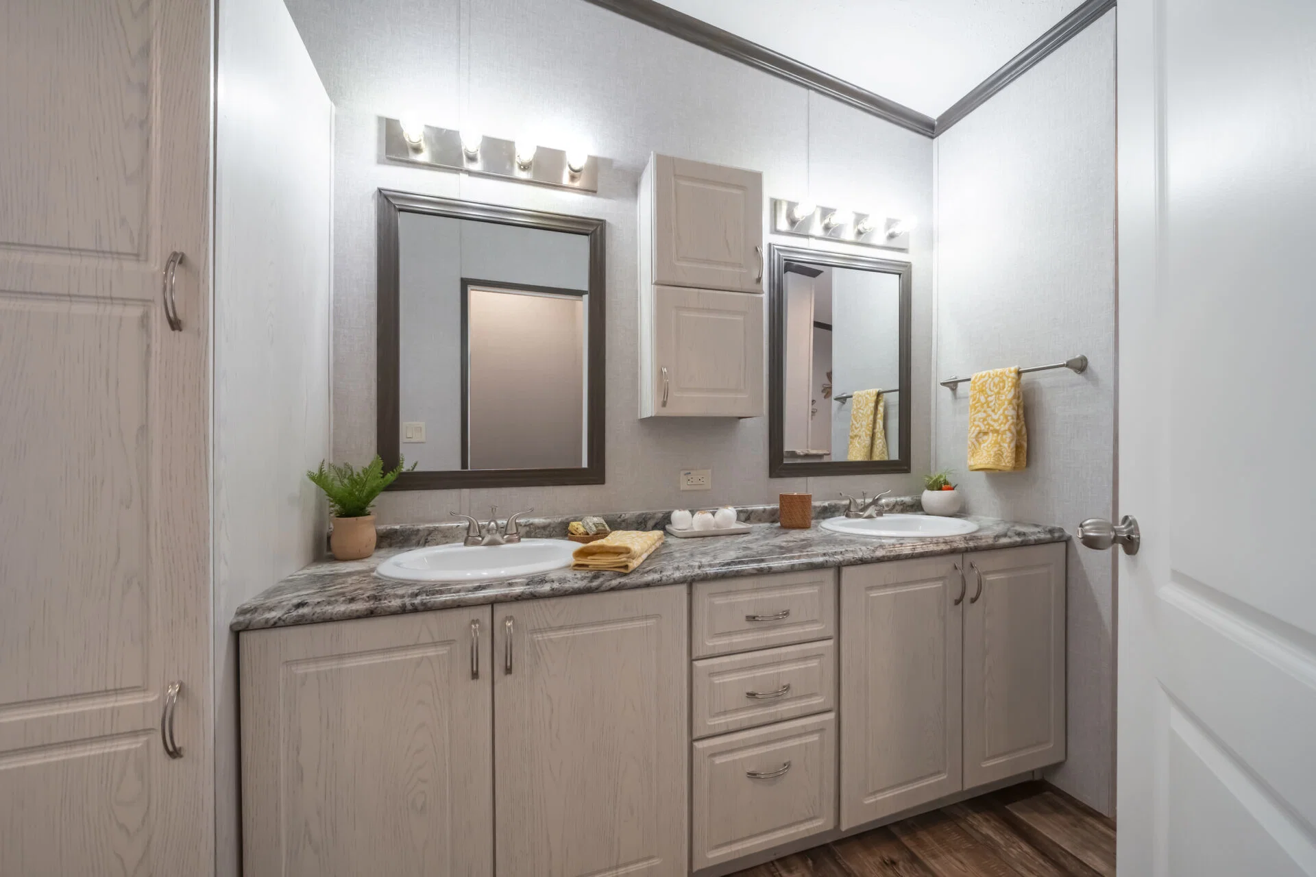 Select s-3256-42a bathroom home features