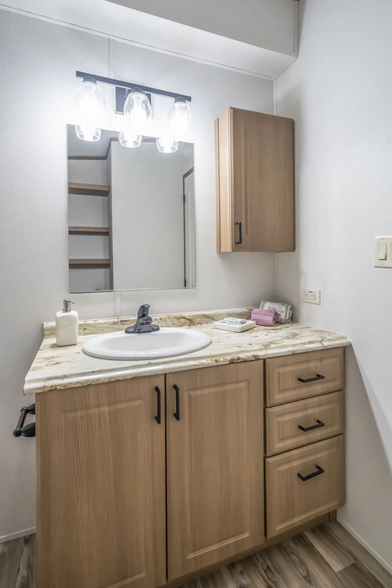 Select s-2448-32a bathroom home features