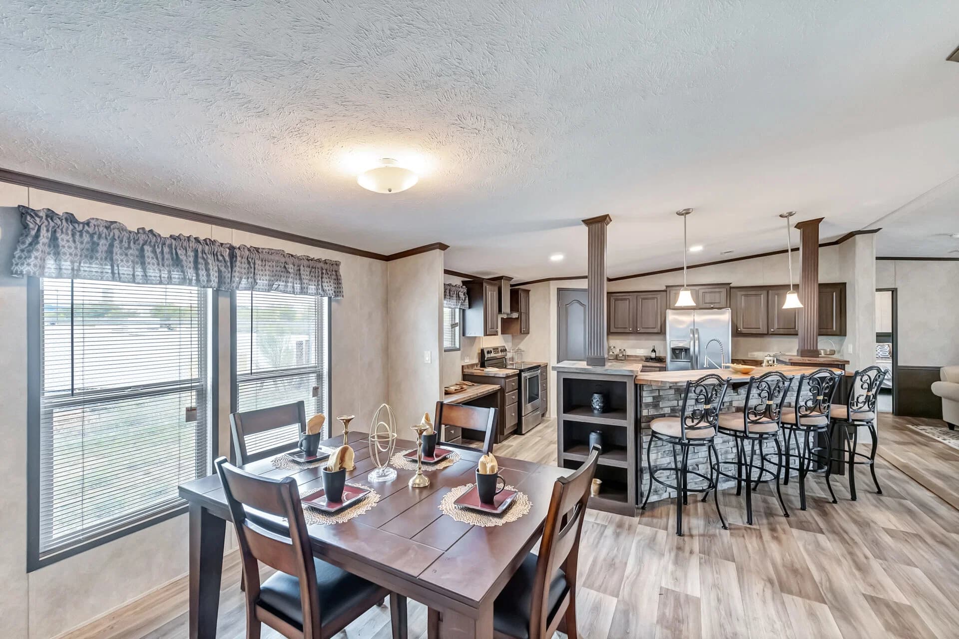 Classic c-3280-42.5b kitchen home features
