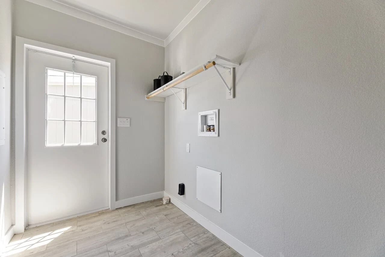 Urban value 32563a interior home features