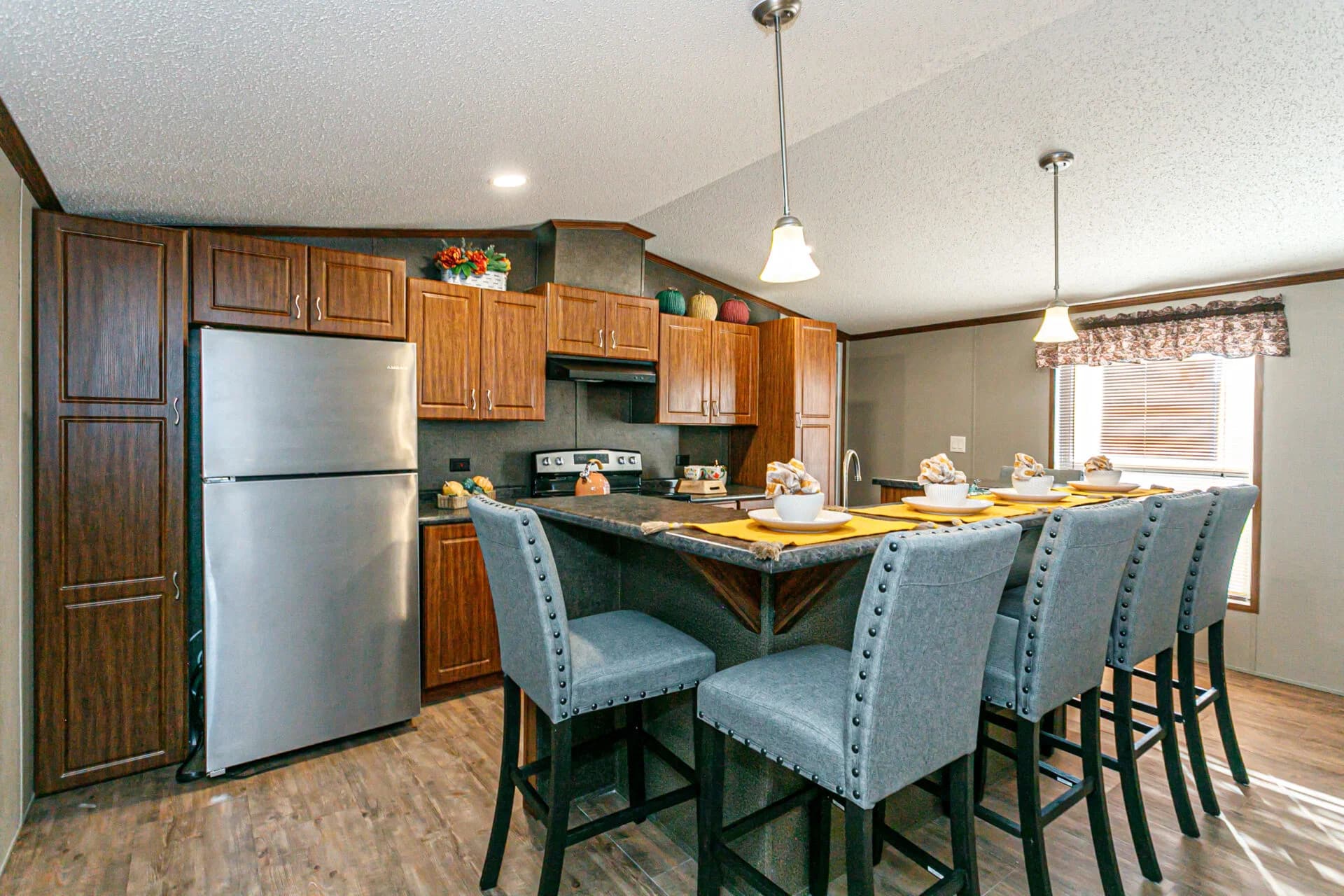 Classic c-1872-32a kitchen home features