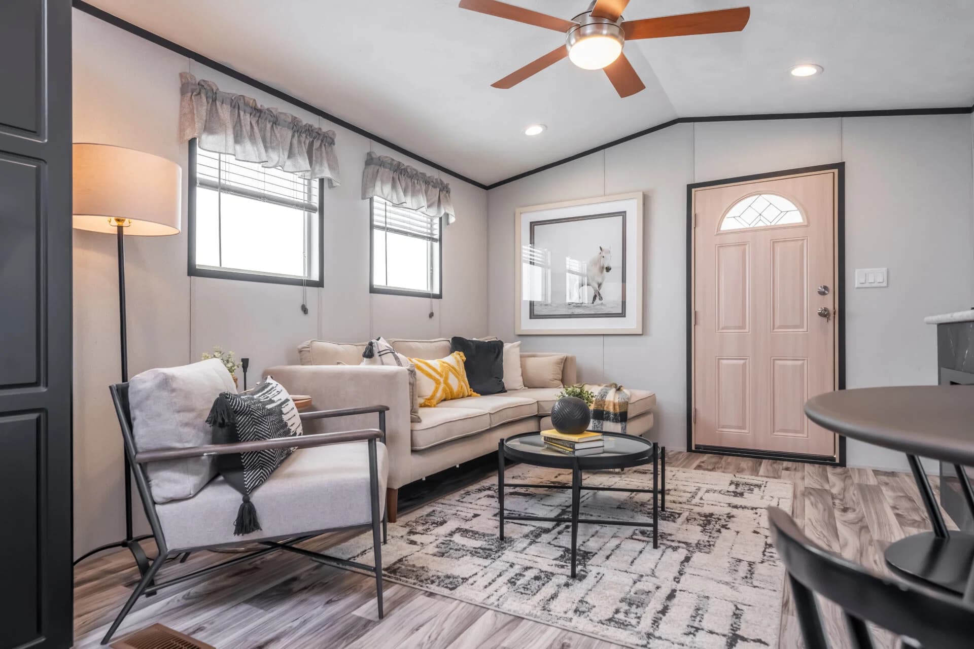 Select s-1240-11fla interior home features