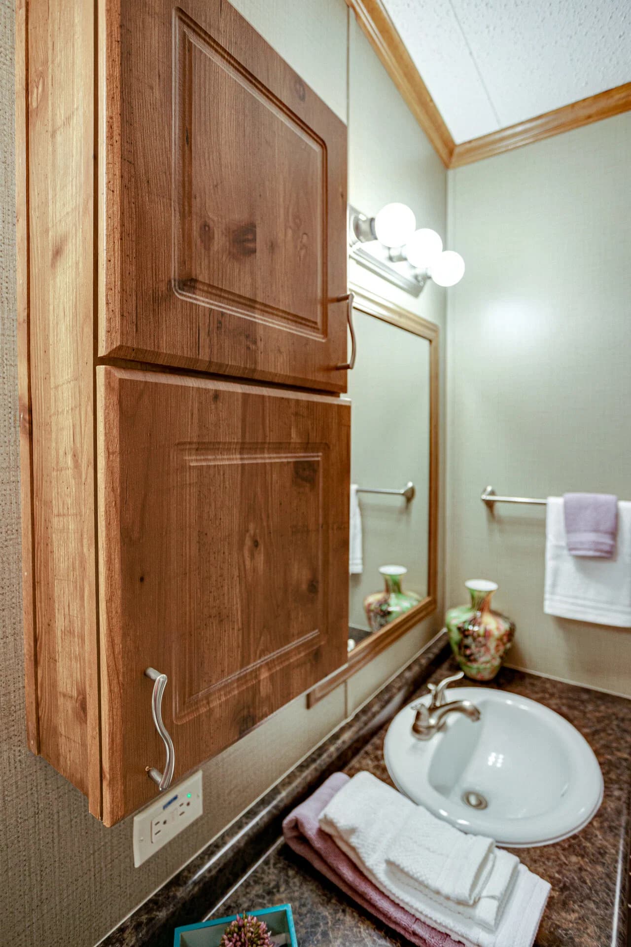 Heritage h-3256-42a bathroom home features