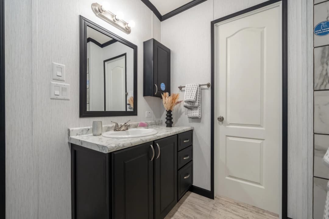 Classic c-1680-32m bathroom home features